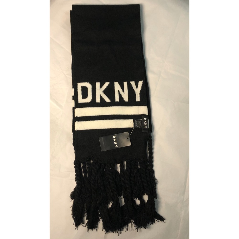 DKNY Woman’s Scarf NWT